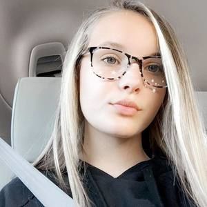 Meet your Posher, Alexia